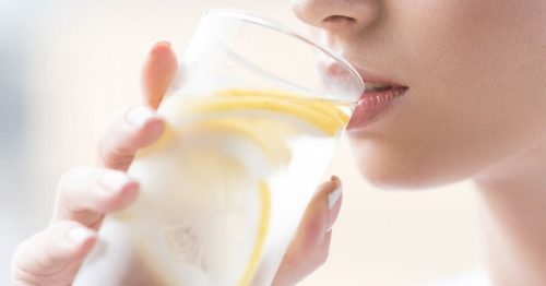 Nằm mơ thấy uống nước là điềm gì? Đánh con gì siêu chuẩn